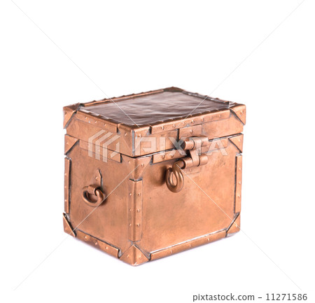 Antique brass coffret with lock. 11271586