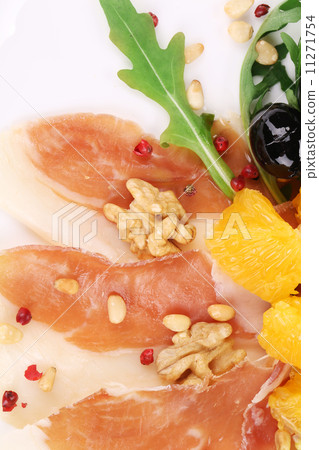 Salad with arugula and prosciutto. 11271754