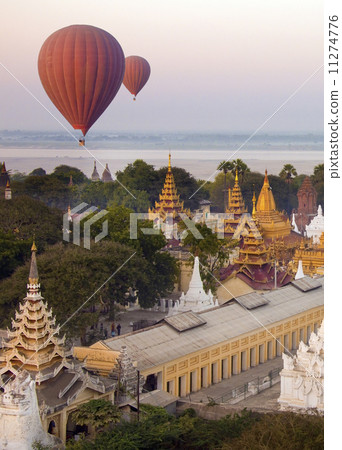Hot Air Balloons - Bagan - Myanmar 11274776