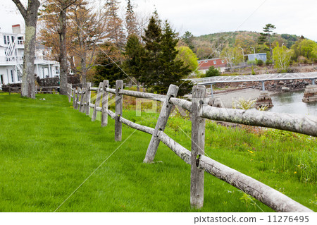 wooden fence 11276495