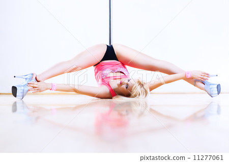 Pole dance woman 11277061