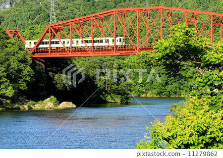Ban'etsu West Line "Train crossing the Aganogawa Kama side bridge" 11279862