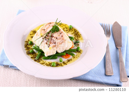 Cod fillet with green beans, peas, parsley, olive oil 11280110