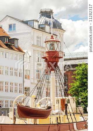 sailboat mast 11282317