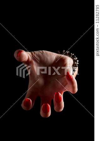 female clawhand attack 11282785