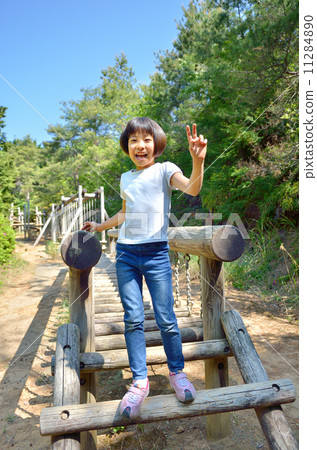 享受田徑運動的女孩 11284890