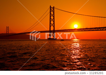 Akashi Kaikyo橋樑的晚上視圖 Akashi Kaikyo橋樑的晚上視圖 11285201