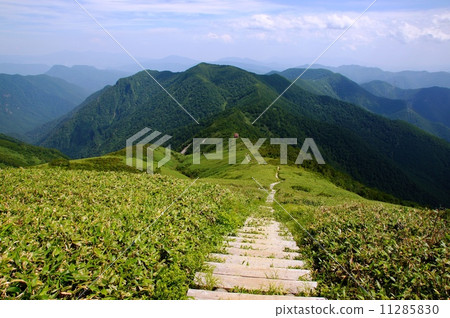Mt. Hiratsuyama spreading the grassland 11285830