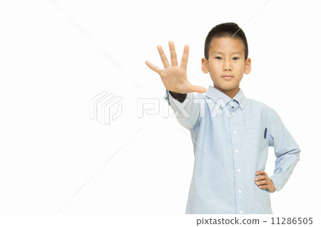 一個男孩停下來 11286505