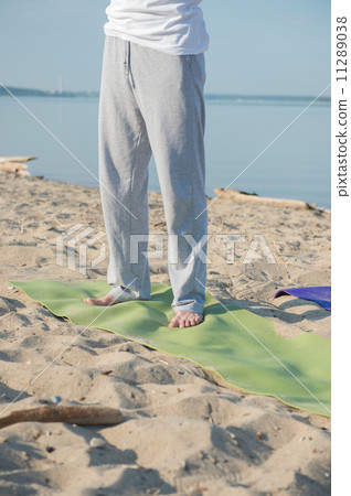 Man yoga mat beach Man yoga mat beach 11289038