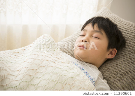一個孩子睡覺 一個孩子睡覺 11290601