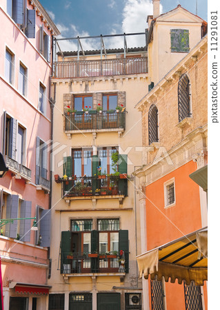 Picturesque Italian house with flowers on the balconies Picturesque Italian house with flowers on the balconies 11291081
