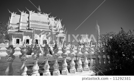 Wat Rong Khun 11292381