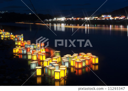 Lantern sinks Wakayama Kinokawa festival 11293347