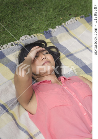 daydreaming of Asian girl in a park 11298587