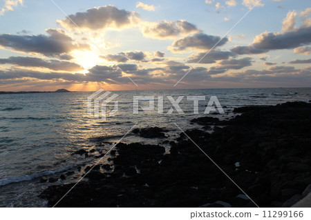 Lovely sky and sea Lovely sky and sea 11299166
