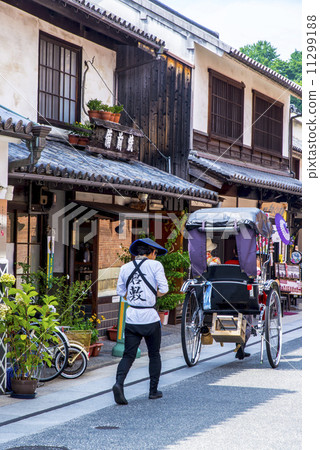 Rickshaw rickshaw and townscape in Kurashiki 11299188