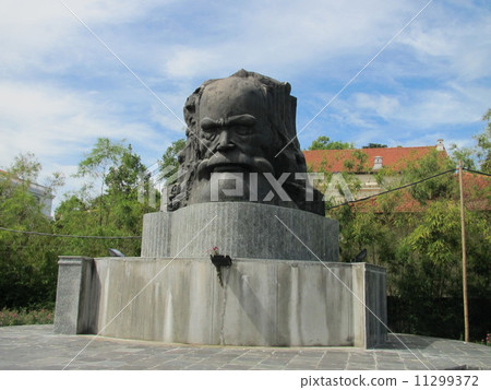 Juan Boy Chow statue 11299372