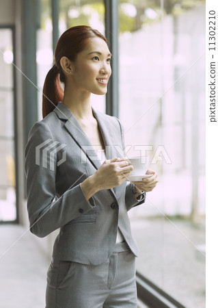 Young Business Female in Urban Setting Young Business Female in Urban Setting 11302210