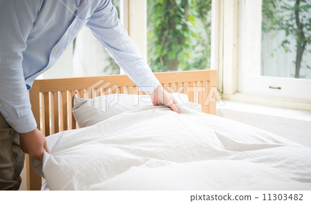 Bed making Bed making 11303482