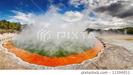 Champagne Pool, Waiotapu, New Zealand 11304851
