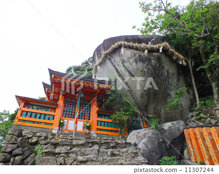 Kamikura Shrine 11307244
