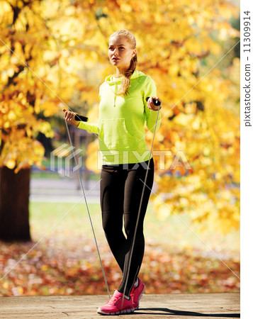 woman doing sports outdoors woman doing sports outdoors 11309914