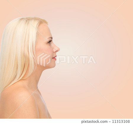 smiling young woman 11313108