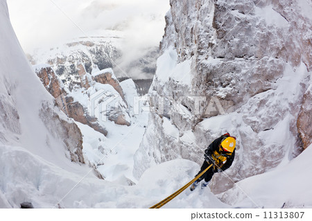 Extreme winter mountaineering 11313807