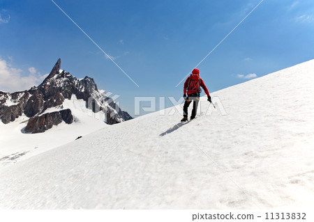 A male mountaineer on the way for reach the summit 11313832