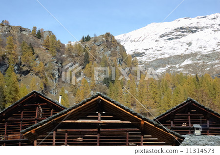 Mountain village 11314573