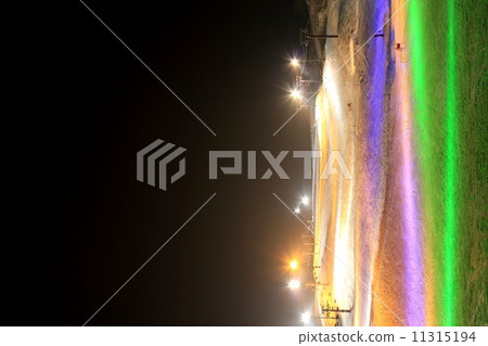 明亮的滑雪場 11315194