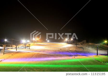 明亮的滑雪場 11315195