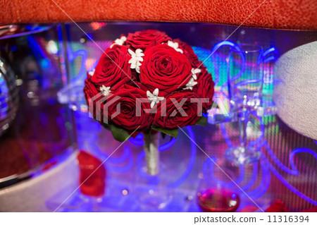 bouquet of red roses 11316394