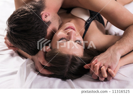 young lovers kiss 11316525