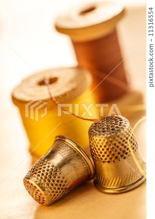 Thread bobbins and sewing thimbles 11316554