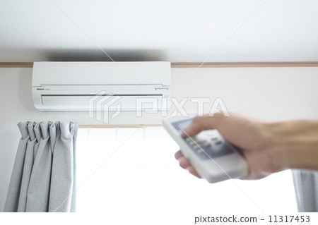 Turn on the air conditioner 11317453