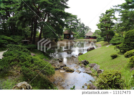Mr. Aizu Matsudaira garden Ochiai medicinal garden Observe the Shinjo Pond from Mt. Falls 11317473