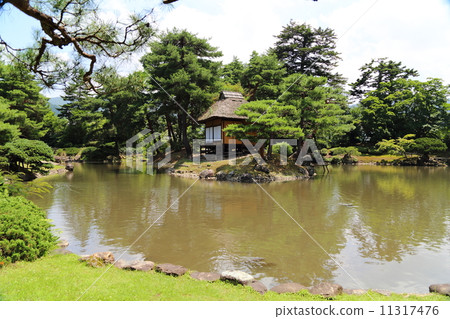 Mr. Aizu Matsudaira Garden Ochazuya Oshiya Got a gaze at the temple pond from the Goten 11317476