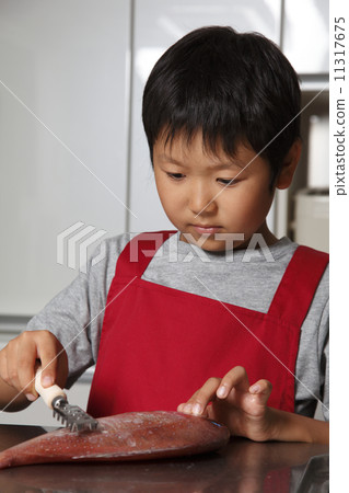 Child making cooking 11317675
