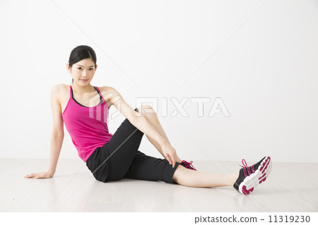 Women stretching Women stretching 11319230