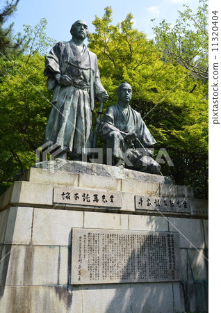 丸山公園“坂本龍馬（左）”和“中岡慎太郎（右）”（京都市東山區）的雕像 11320404