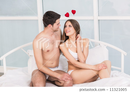 Sweet couple 11321005