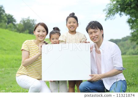 Summer family 11321874