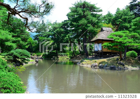 Mr. Aizu Matsudaira Garden Ochiya Garden Look at the pond in heart letters from Ochaya Goten 11323328