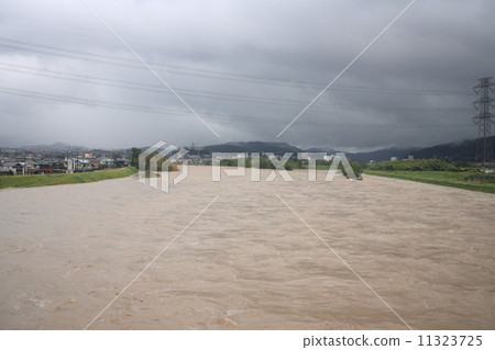 [2011年9月20日，春日井市莊內川15號颱風] 11323725