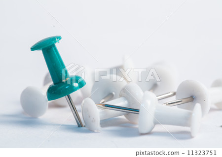 Close up muliple push pin insert 11323751