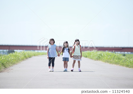 Elementary school student image Elementary school student image 11324540