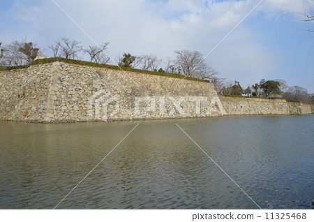 Hori and Ishigaki of Himeji Castle (Himeji Castle / Himeji city, Hyogo prefecture) 11325468