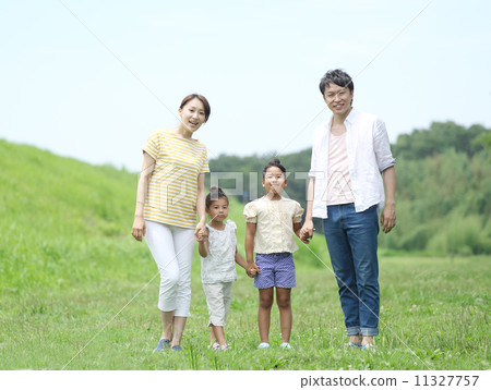 Summer family 11327757